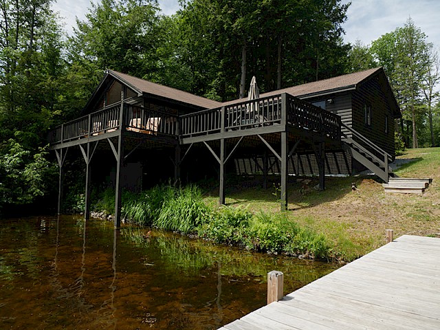 Lake House 2 (3 Bedroom)